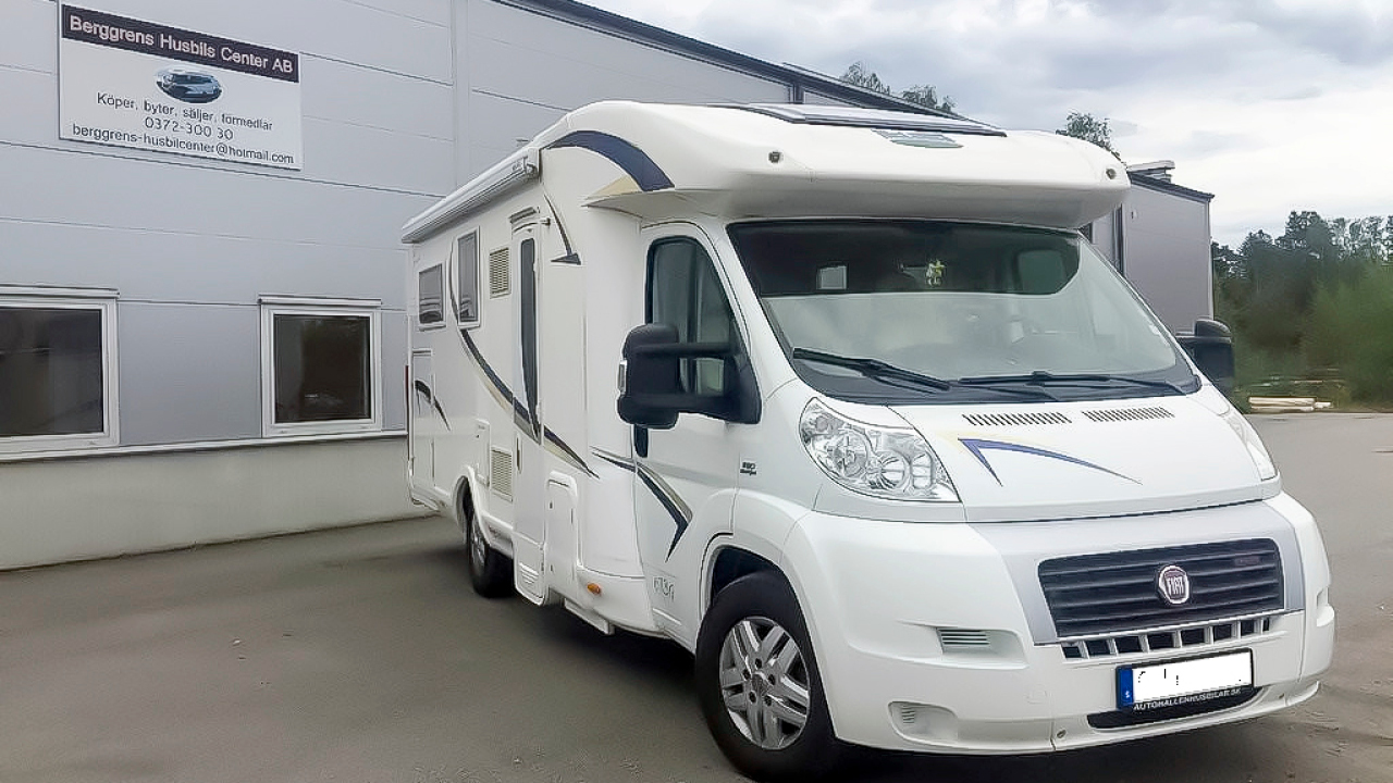 Hästar står fortfarande som verksamhet hos Bolagsverket. – Det handlar om värsta sortens hästhandel, anser Barbro Neuman, Virserum. Hittills har de lurat husbilsägare på mångmiljonbelopp. Jag själv har över 640...