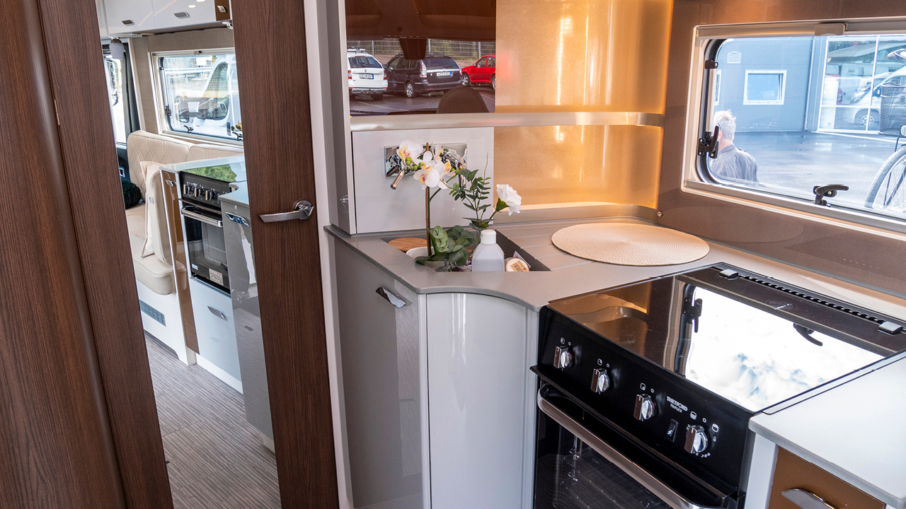 När Bürstner började utveckla nästa generation av Elegance stoppade man i princip nyförsäljningen av föregångaren. Samtidigt började det utvecklingsarbete som lett till att man nu har en helt ny husbilsserie...