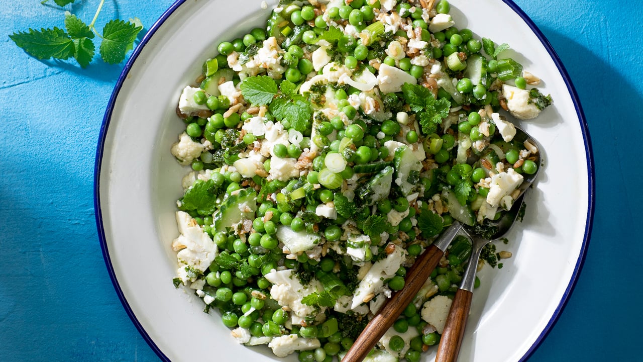 Kall kokt potatis blir en god sallad tillsammans med grönsaker och en senapsdressing. Rivna morötter med cannelinibönor och en örtdressing är både mättande och färgrikt. Ett paket färdiga linser blir...