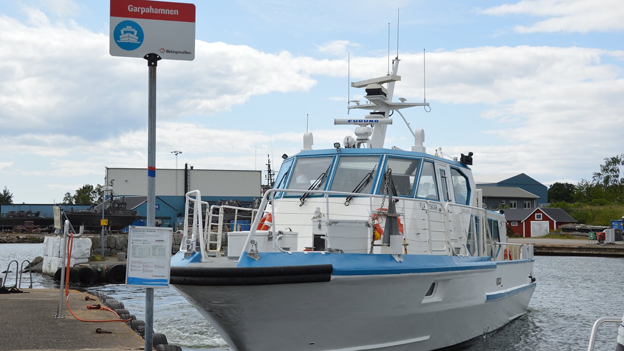 Hasslö är den västligaste av öarna söder om Karlskrona och det finns broförbindelse. Från Vindhaga Ställplats har du 500 meter till havsbadet Sandvik som med sin sandstrand tros ha gett...