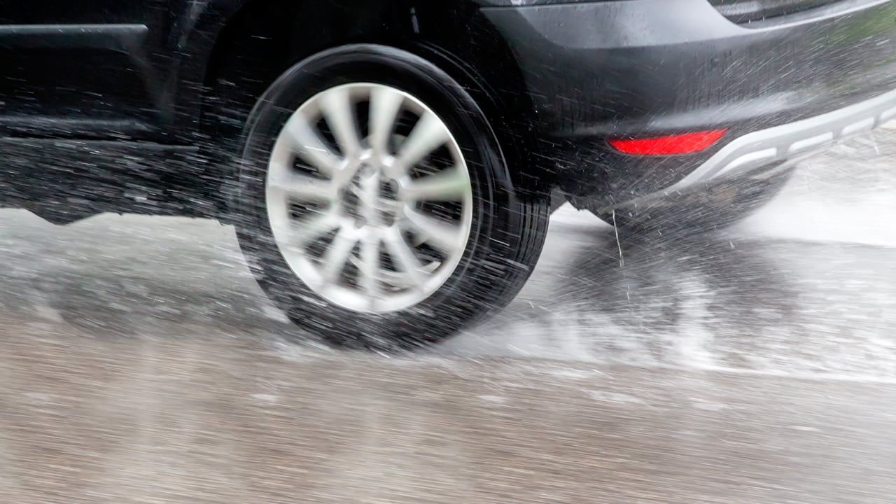 Däck är en hel vetenskap och produktområdet upplevs för många som en djungel att navigera i. Vissa etablerade sanningar har dessutom många år på nacken och gäller inte längre. Vi vände oss därför till en auktoritet i husvagns- och husbilsbranschen för att få goda råd om hur man ska tänka kring däck till fritidsfordon.