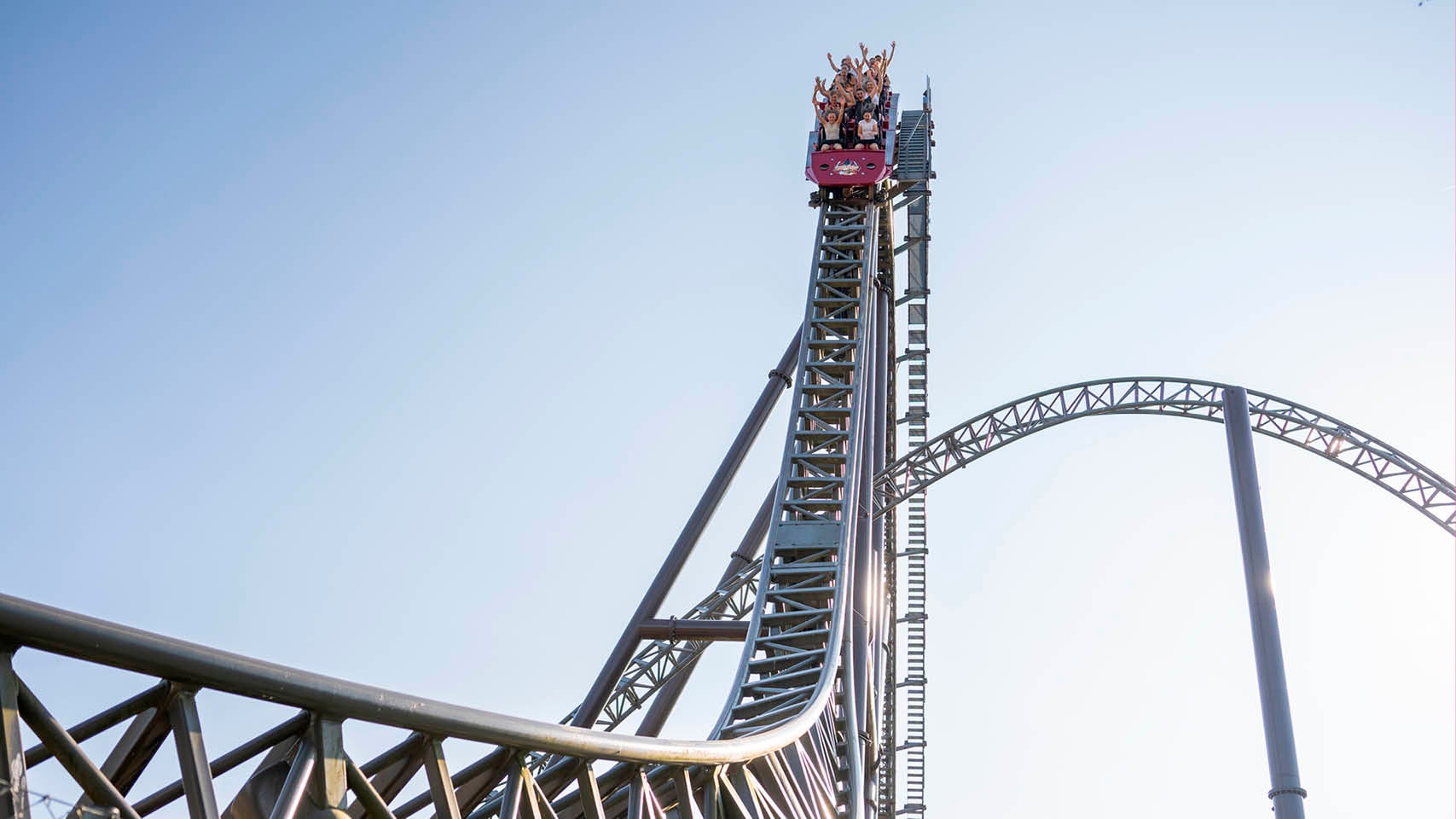 De danska barnfamiljerna har sagt sitt. Det är inte giganterna Tivoli i Köpenhamn eller Legoland i Billund som är ”Årets Nöjespark”. Det är – för oss svenskar – den ganska okända nöjesparken Djurs Sommerland som rankas högst.