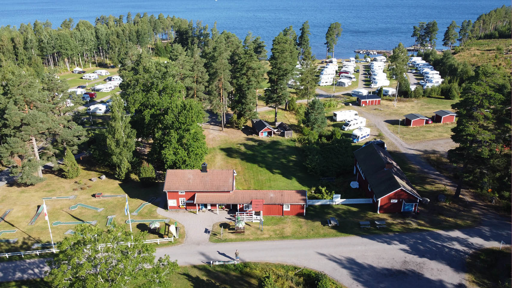 Strax öster om Vänern ligger den fina sjön Skagern, som till ytan är Sveriges 18:e största sjö. Här, några kilometer från E20, ligger Caravan Club Skagern, en av Caravan Club...