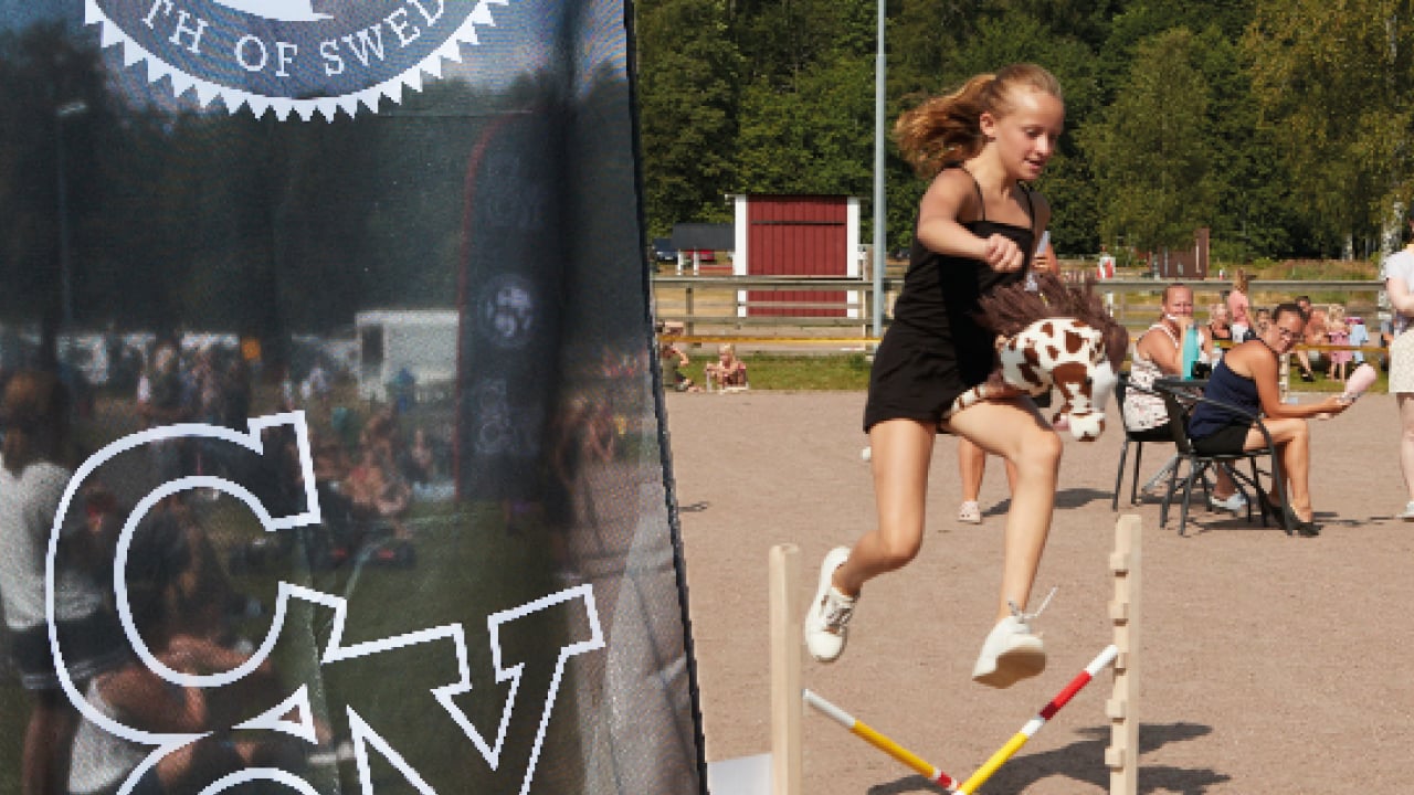 Käpphästen har flyttat in på Caravan Clubs campingar. På lördagen anordnades den första käpphästtävlingen, på Örlenbadet utanför Tibro i Skaraborg. En aktivitet som lockade många, på och vid sidan av...