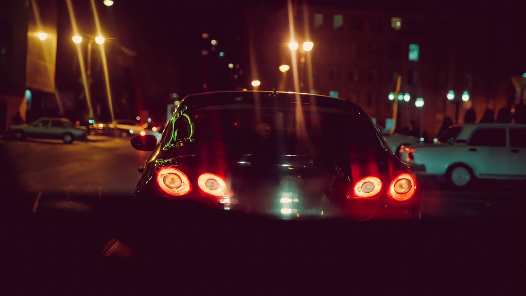 – Anta inte att bakljusen är tända. Så fort det till exempel har börjat regna måste ljuset ofta ändras manuellt. I många vanliga bilmodeller reagerar bilens automatiska sensor bara vid...