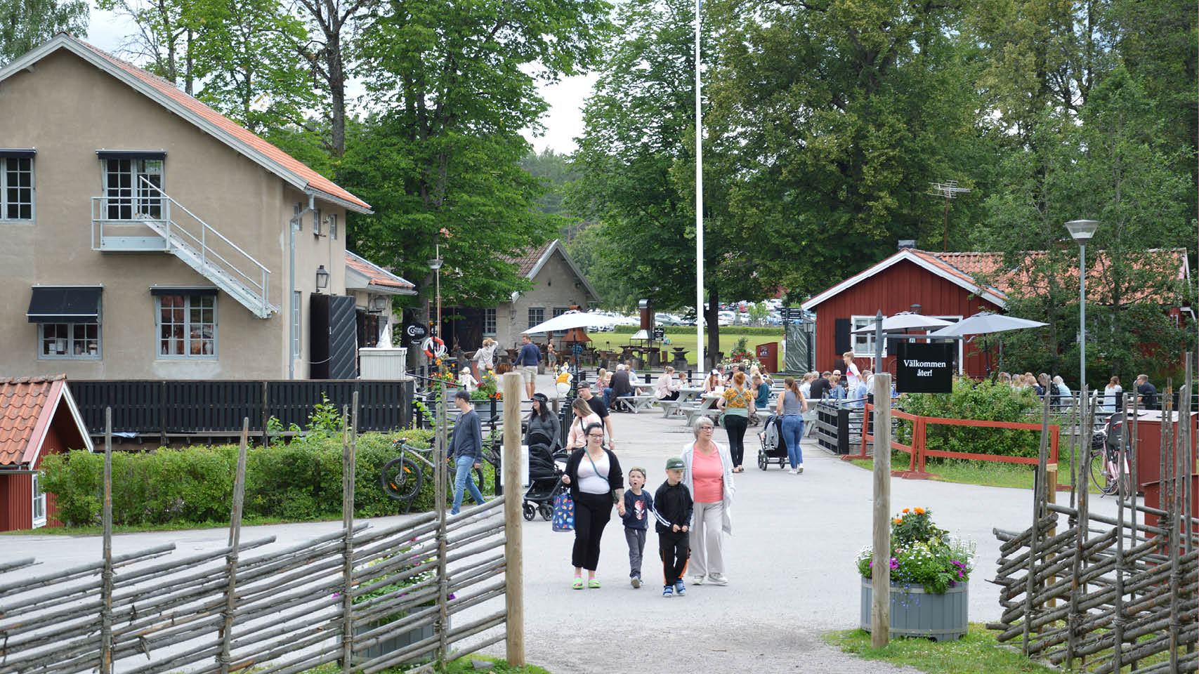 Ett par mil öster om Gävle och knappt en mil norr om Sandviken ligger Högbo Bruk. Det är nästan 400 år sedan första hammarsmedjan anlades av bergsmän på bygden. Det...