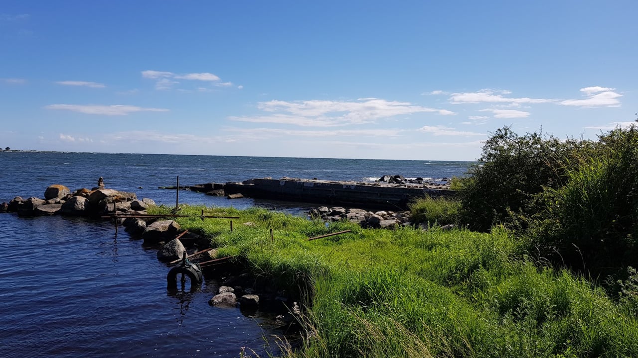 Sturkö ligger dessutom i en skärgård med över tusen öar, ett paradis för den som vill bada i det klara vattnet, fiska eller kanske åka båt till Utklippan för att...
