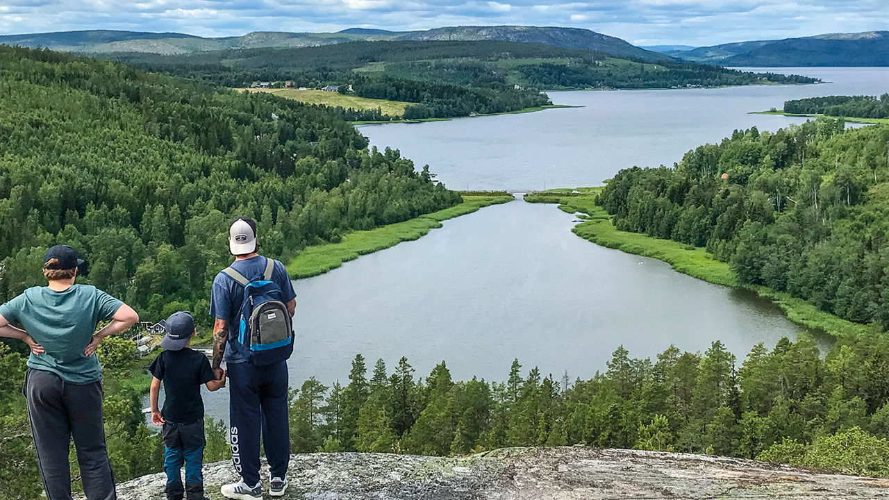 Innan corona fanns på kartan var möjligheterna obegränsade för den som har husvagn eller husbil. Pandemin förenklar planeringen, det blir helt enkelt inte så mycket att välja på och familjen...
