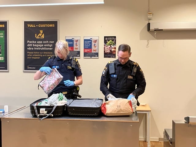 Det är tydligt att det råder okunskap kring läkemedel och utlandsresor. Inför och under sommaren ökar antalet frågor till både Läkemedelsverket och Tullverket om vad som gäller när man ska resa...