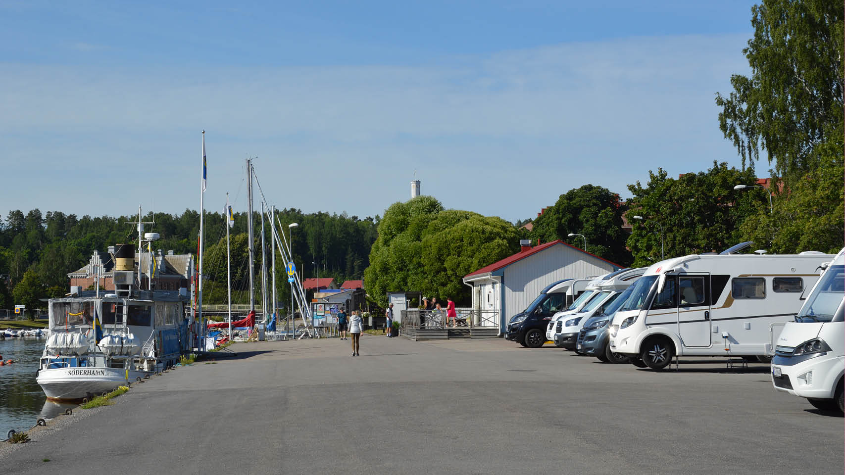 Reser du längs Jungfrukusten i Hälsingland är det gott om ställplatser och campingplatser. Vi har besökt Söderhamns Citycamping som är en i raden. Trots sitt namn är det en typisk...