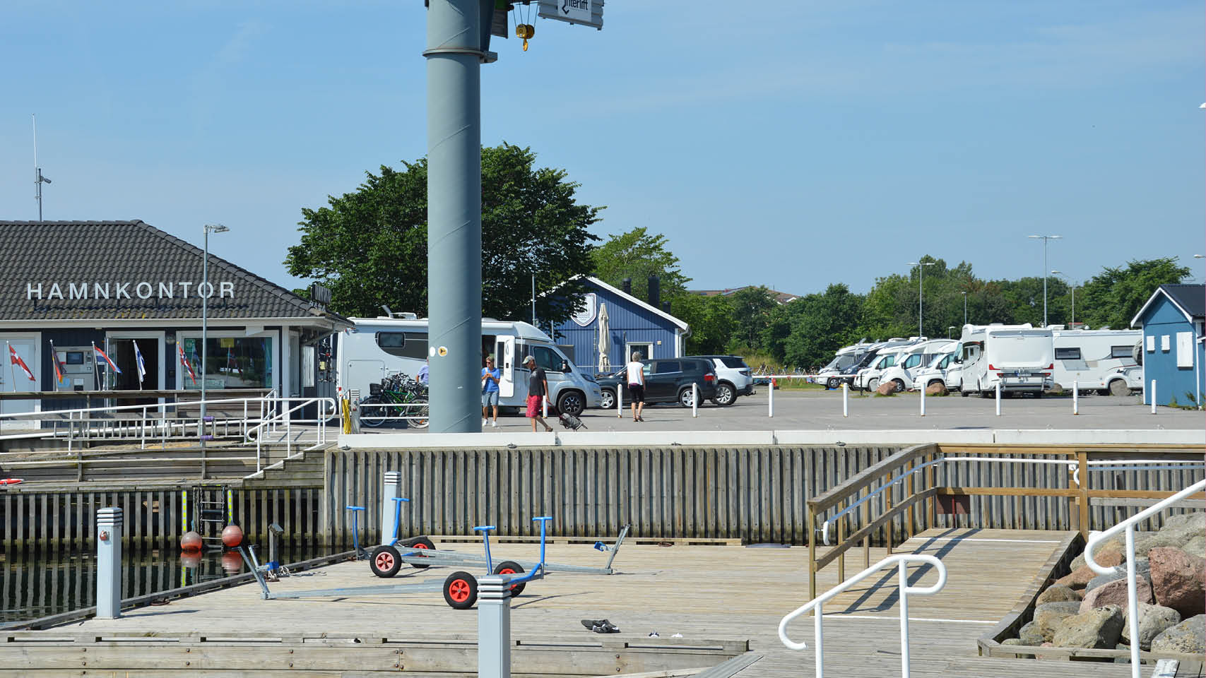 Ystad Marinas övernattningsparkering ligger i hamnen i Ystad. Här kan du se ut över färjorna som går och kommer från Bornholm eller Polen eller beundra allehanda gästande båtar vid kajen...